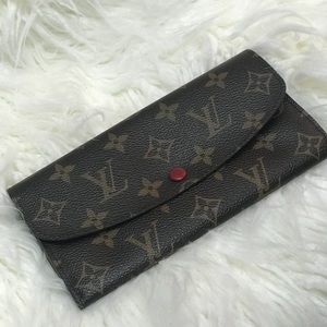 LOUIS V. EMILY WALLET